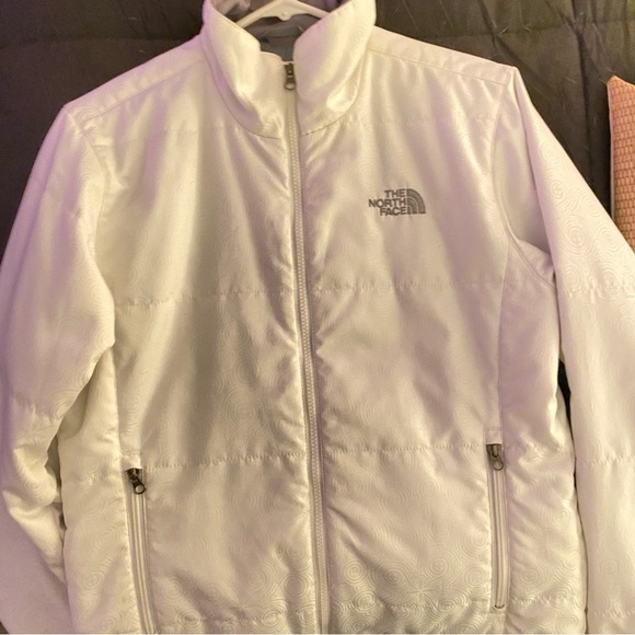 North Face white lightweight puffer jacket, size M. - Picture 5 of 6